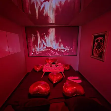 Appartement Le Cupidon, Cocon Prive Avec Spa, Sauna, Cinema Netflix, Clim Et Jardin Prive Montigny-le-Bretonneux